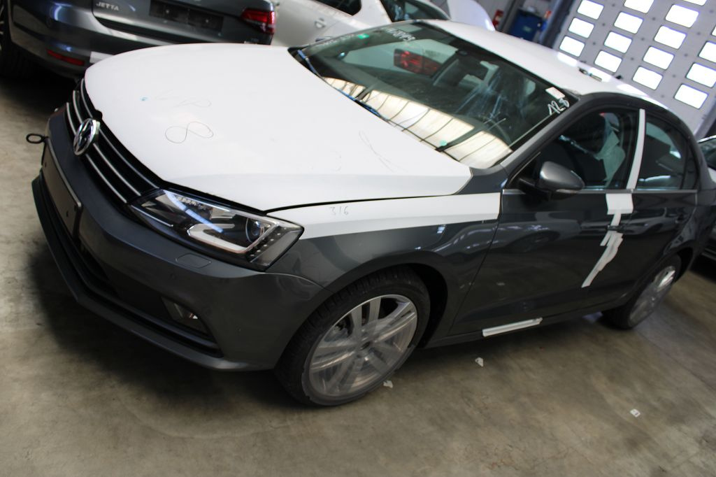 Dezmembrari VW Jetta din 2016 2.0 tdi CUU CUUB LD7X QYX xenon camera spate jante 17 tempomat piele