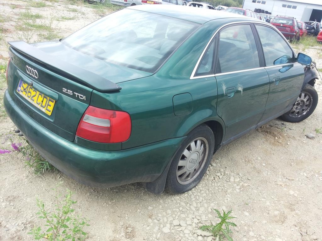 Dezmembrez Audi A4 2.5 tdi anul 2000