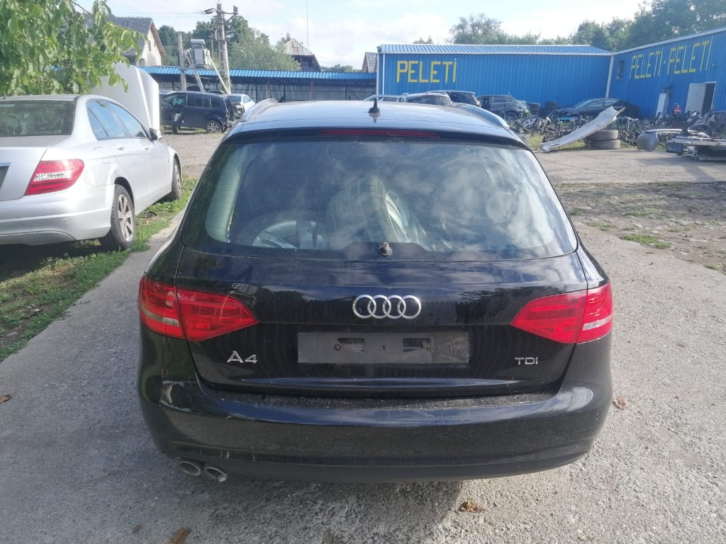 Dezmembrez Audi A4 B 8.5 facelift 2.0 TD