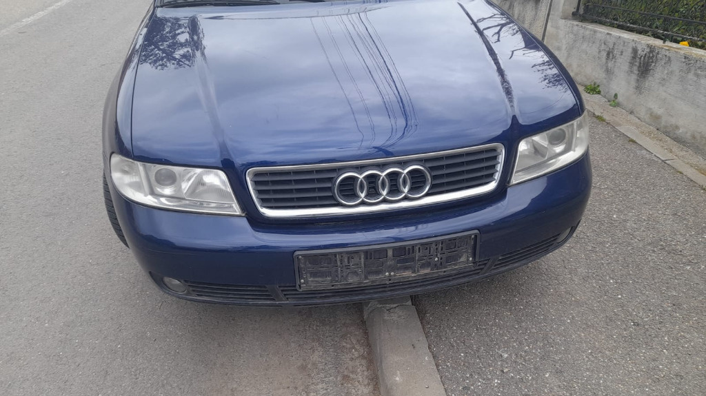 Dezmembrez Audi A4 B5 facelift 1.8i an 2000 in Clu