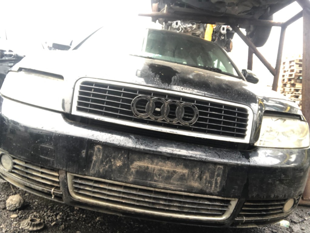 Dezmembrez Audi A4 B6 1.9 TDi an 2003 cod motor AW