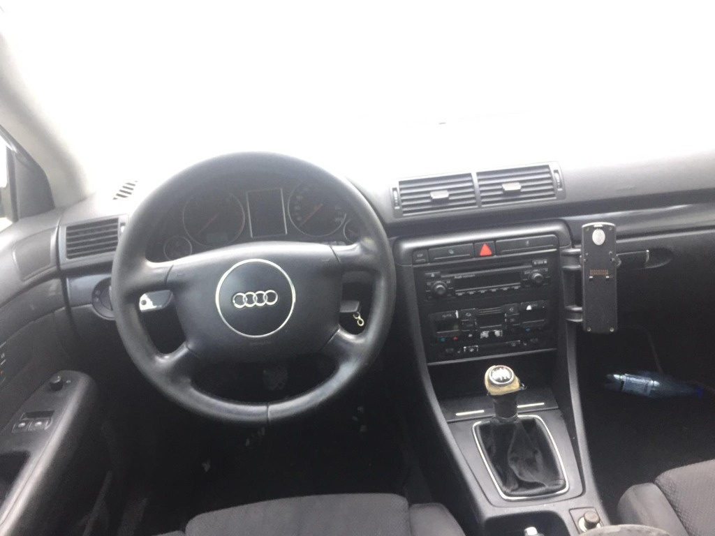 Dezmembrez Audi A4 B6 2005 combi 1,9 tdi