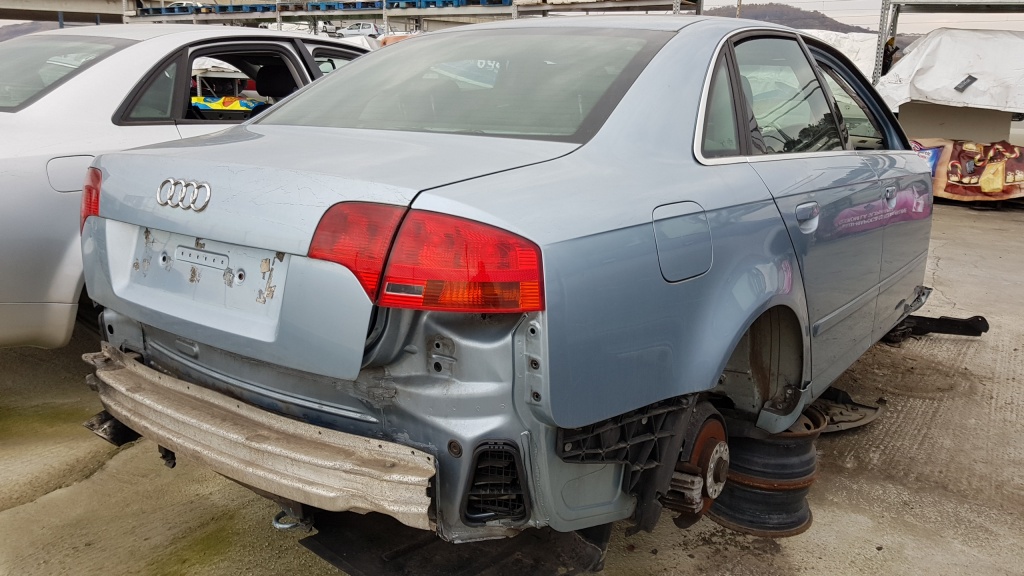 Dezmembrez Audi A4 B7 2006 2.0tdi BLB