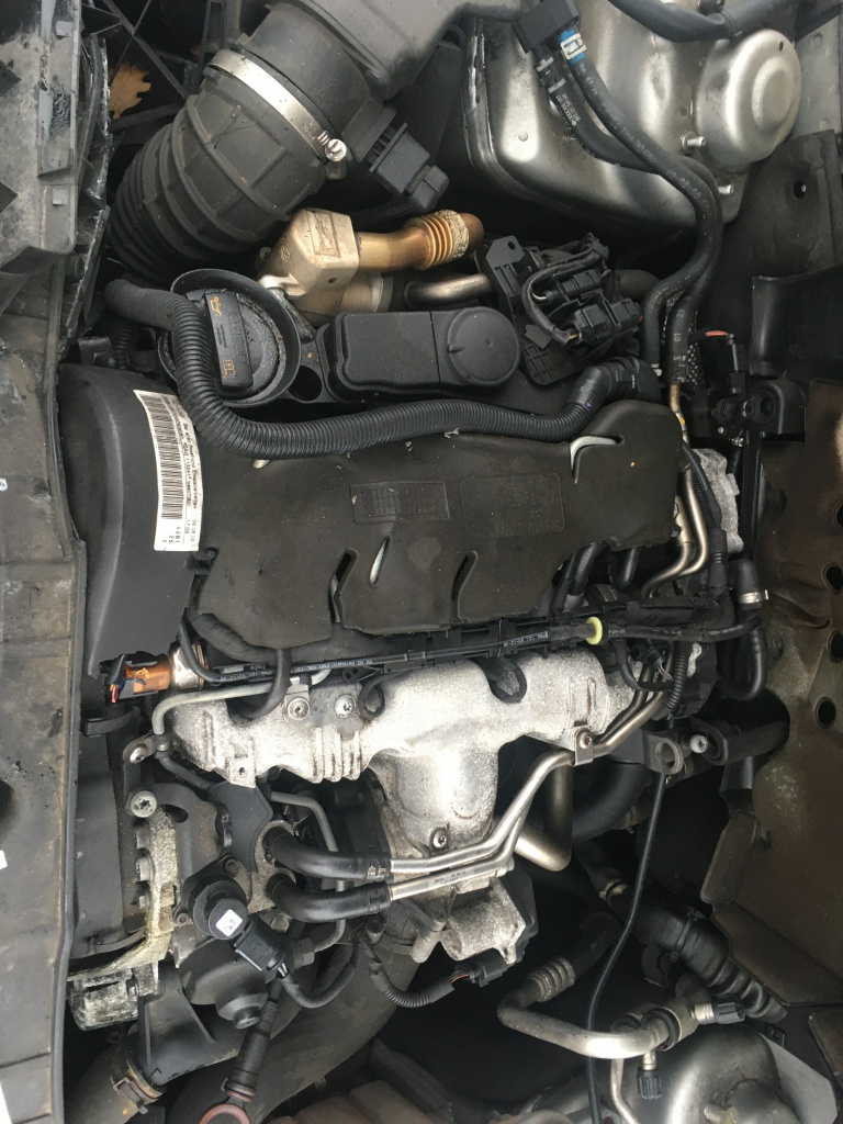Dezmembrez Audi A4 B8 2009 berlina 2.0 t