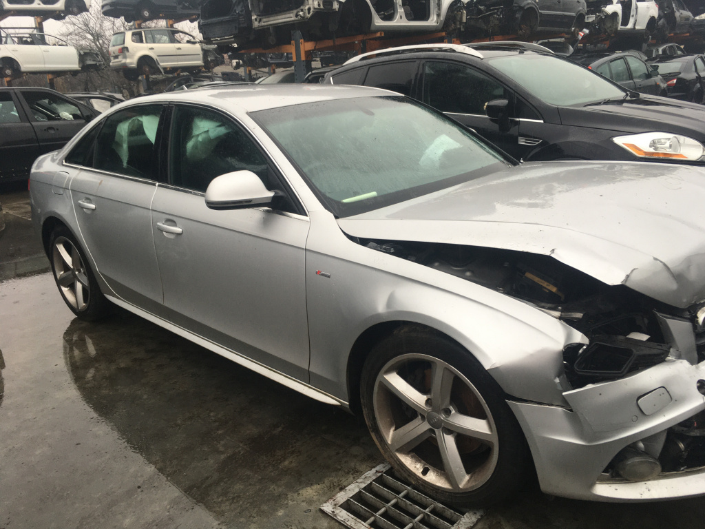 Dezmembrez Audi A4 B8 2009 berlina 2.0 t