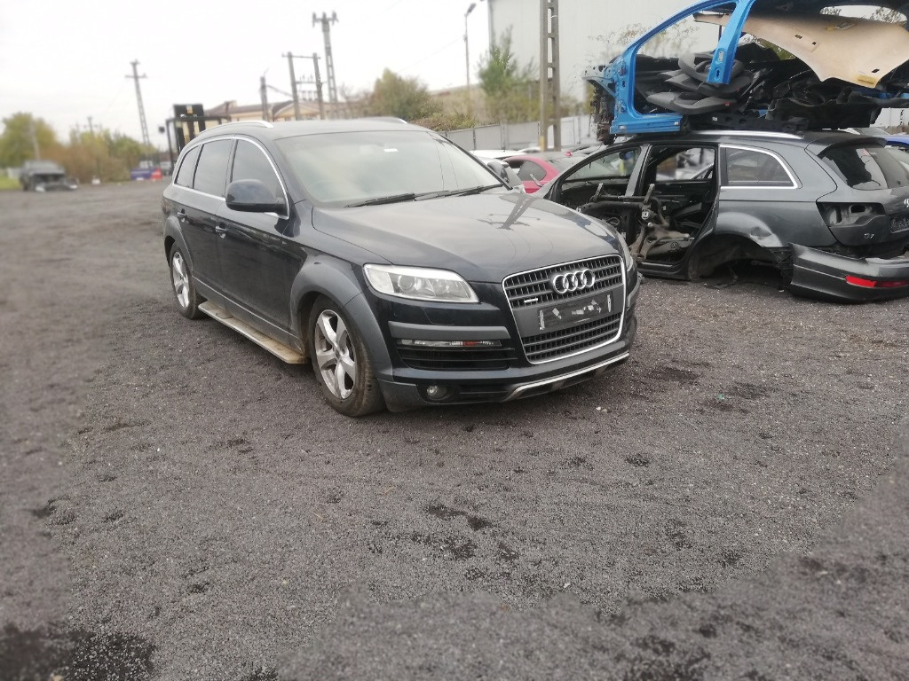 Dezmembrez Audi Q7 3.0 TDI V6 motor BUG 233 cai an 2008