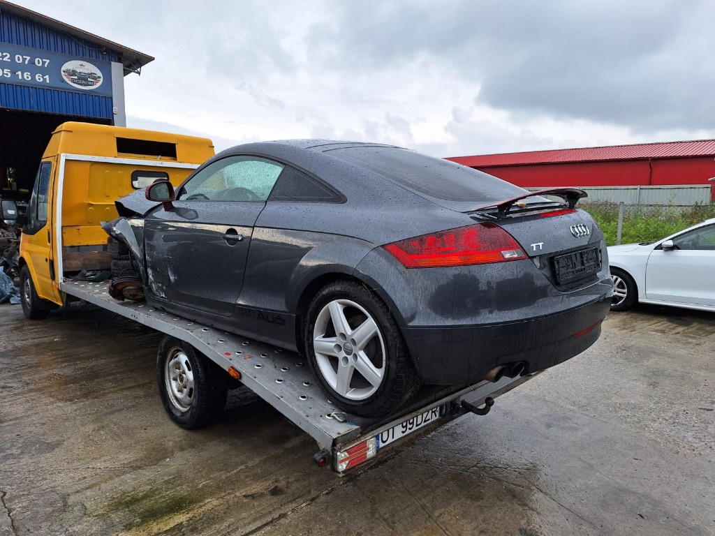 Dezmembrez Audi TT Coupe 2.0 TFSI cod motor: BWA - Cutie DSG (HXW) - cod culoare F5 / X7Z