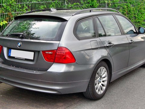 Dezmembrez BMW 320 , an 2010