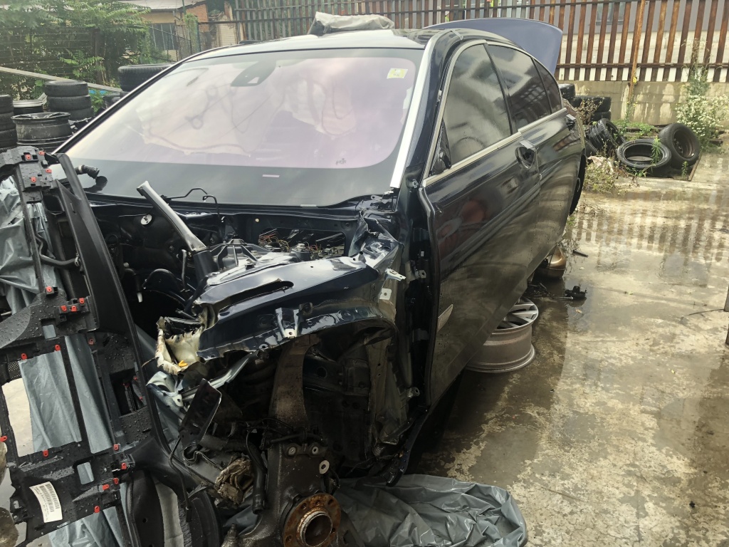 Dezmembrez Bmw F02 Long , seria 7 an 2010 lovit fata