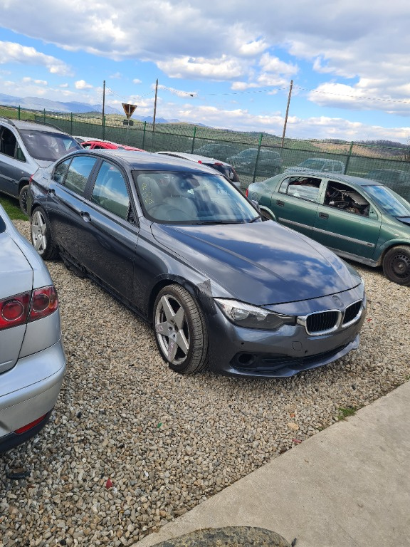 Dezmembrez BMW Seria 3 F30 an 2016 motor