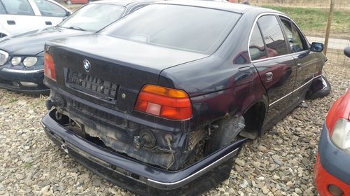 Dezmembrez BMW Seria 5 520D E39 2001