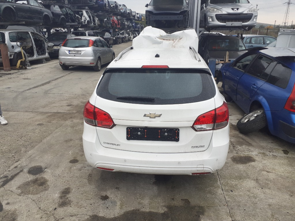 Dezmembrez chevrolet cruze 1.7vcdi A17DT