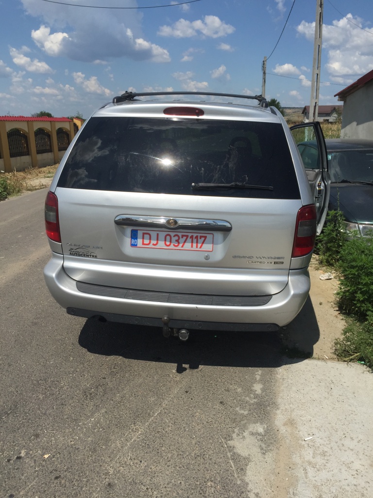 Dezmembrez chrysler grand voyager din 20