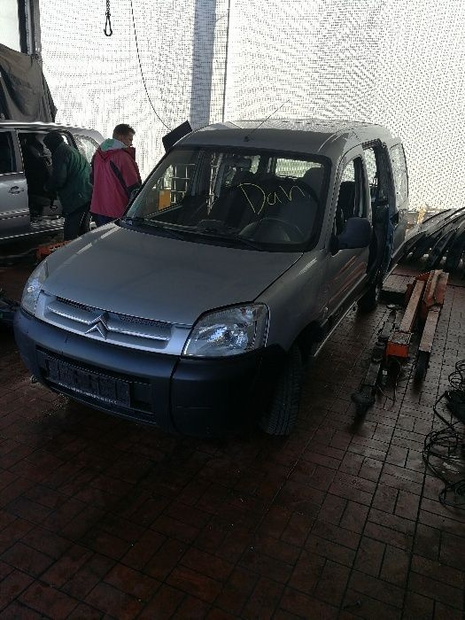 Dezmembrez Citroen Berlingo 1.6HDI Peugeot Partner 2006 dezmembrari