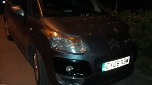 Dezmembrez Citroen c3 Picasso 2010