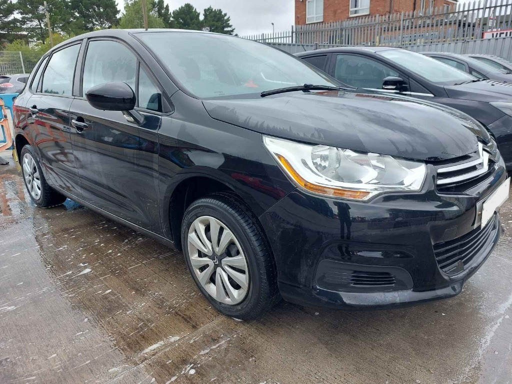 Dezmembrez Citroen C4 2011 HATCHBACK 1.6 HDI DV6DTED
