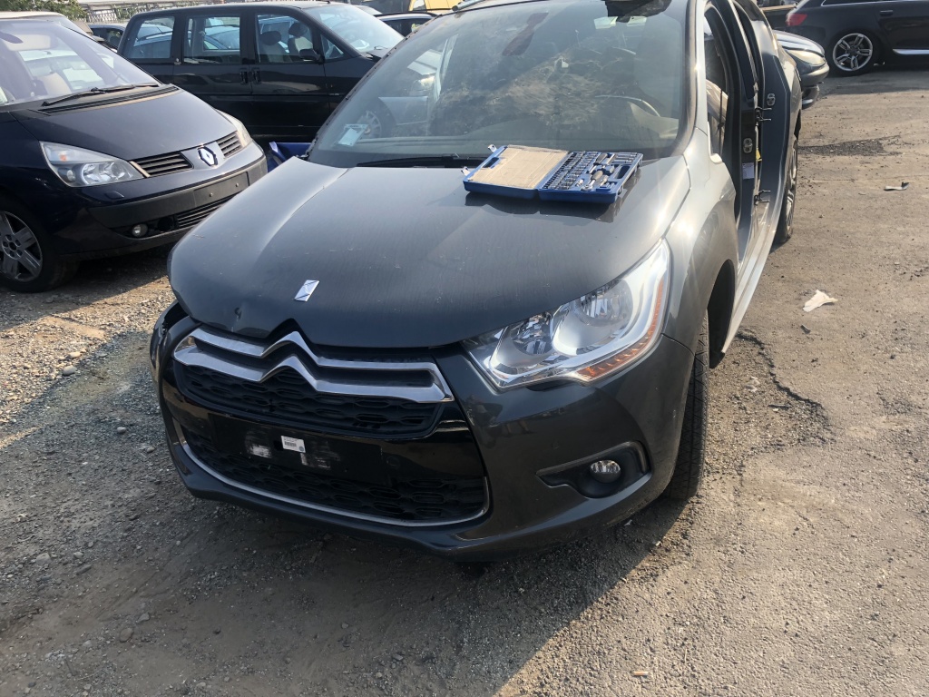 Dezmembrez CITROEN DS4 , 1.6 Hdi , 2015