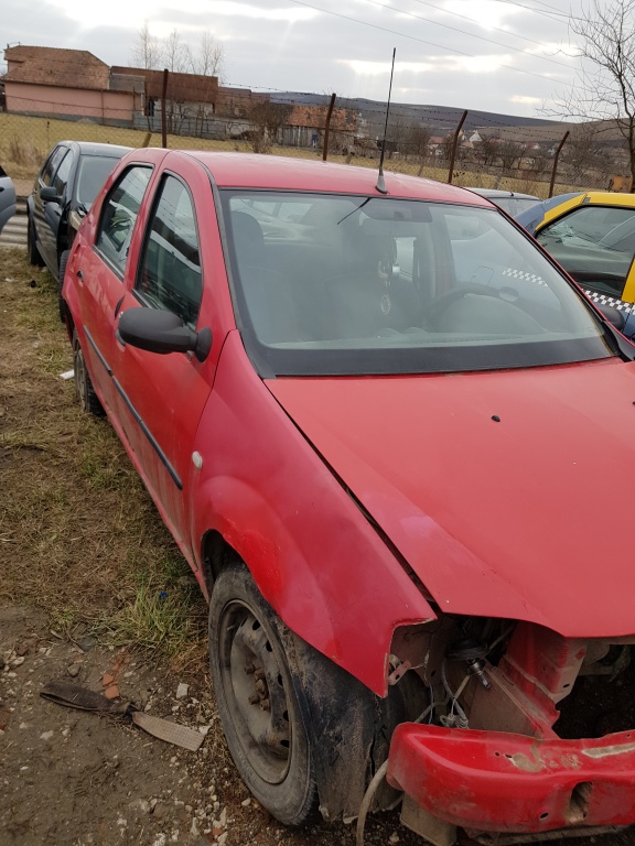 Dezmembrez Dacia Logan 2004 LIMUZINA 1.4