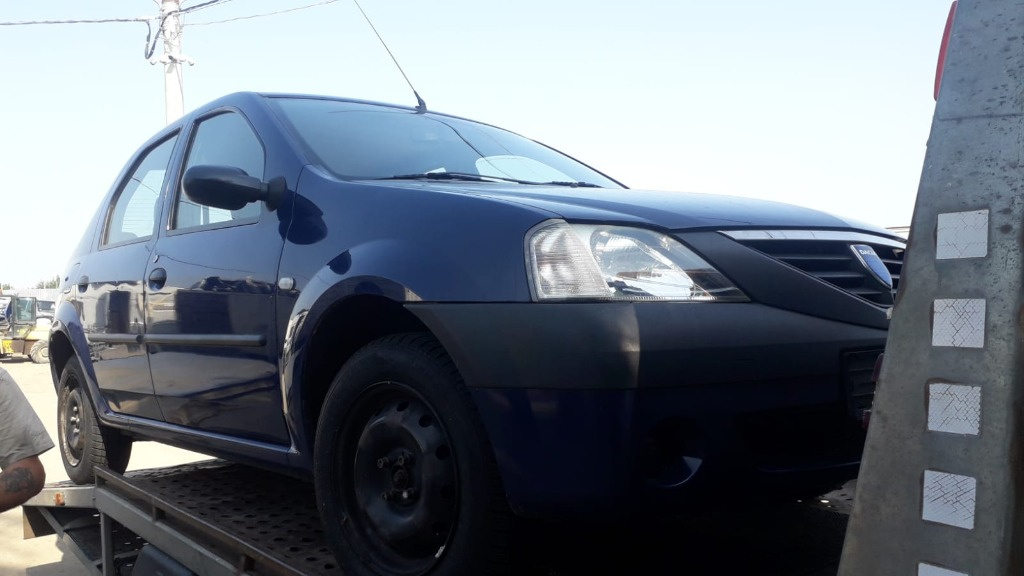 Dezmembrez Dacia Logan