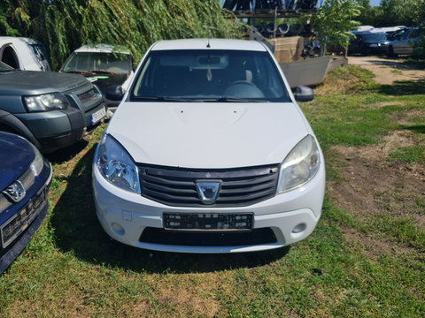 Dezmembrez dacia sandero 1.2 tip d4f-f7 75cp 2010