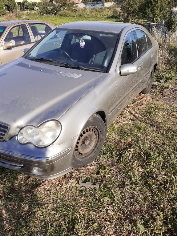 Dezmembrez/dezmembrari Mercedes C200 kompressor w203 an 2006 facelift in Cluj