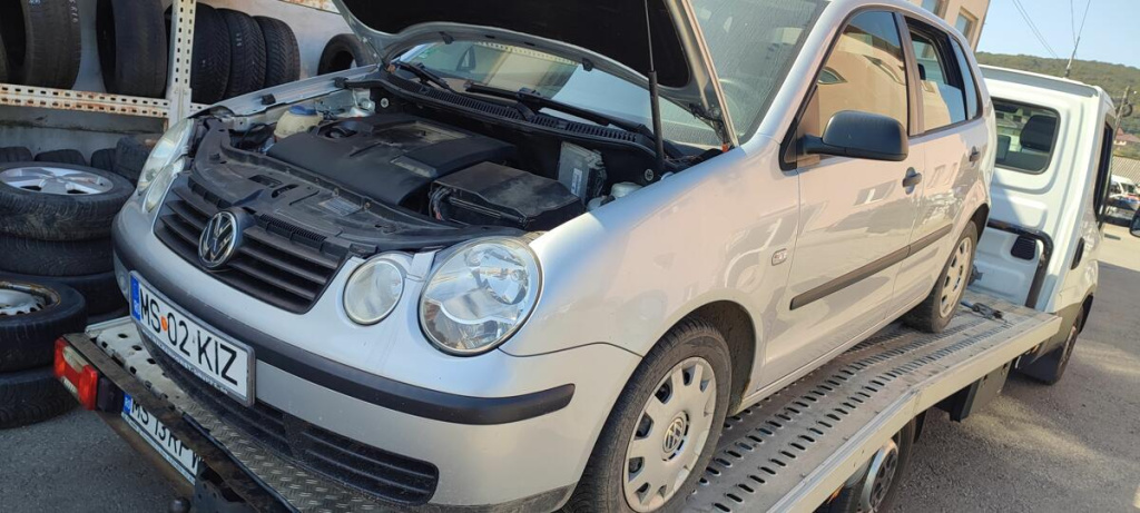 Dezmembrez / dezmembrari piese auto Vw Polo 9N 5 usi 1.2b 12v an 2003 motor AZQ 209.467km