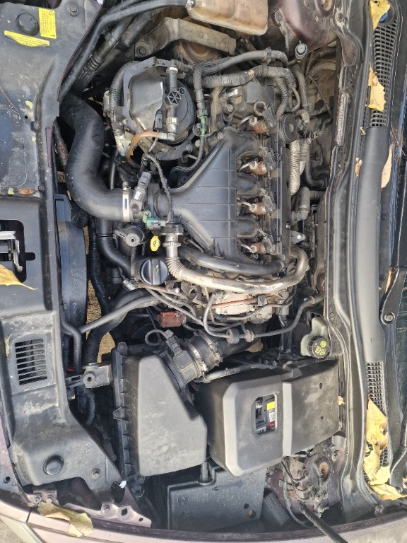 Dezmembrez dezmembrari Volvo S40 2.0 HDI