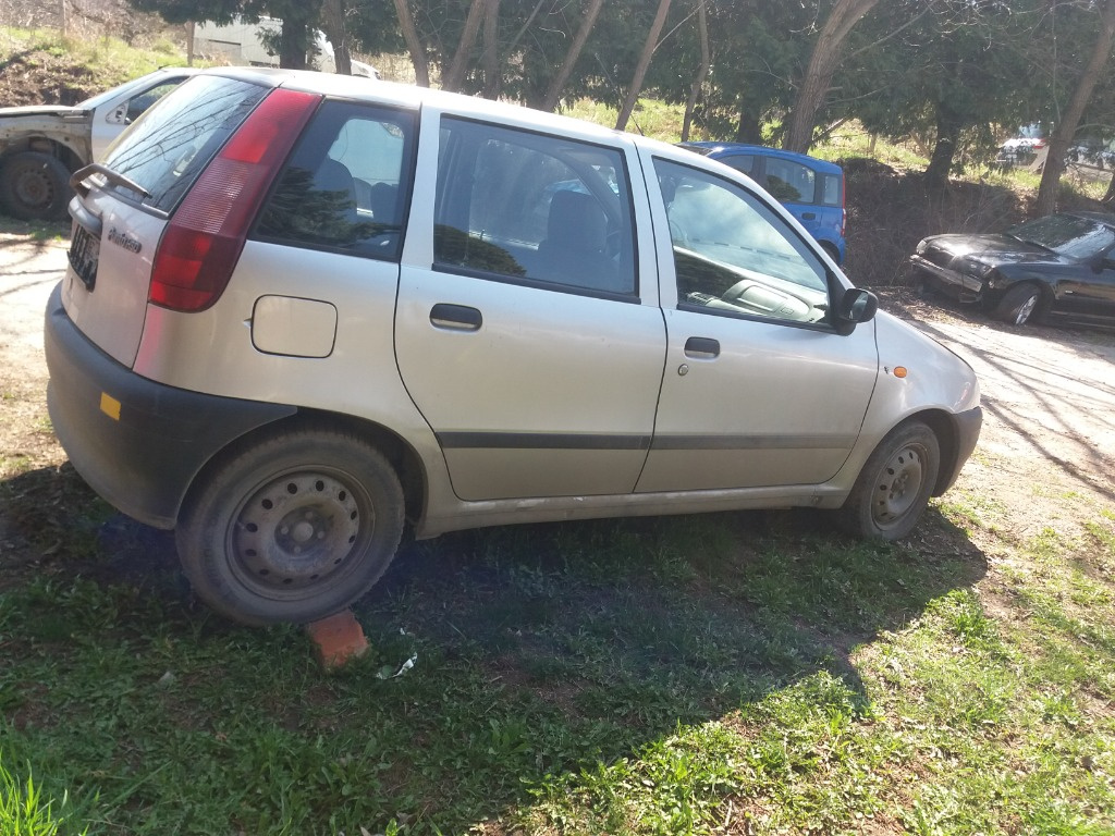 Dezmembrez fiat punto an 2000 .motor 1.2