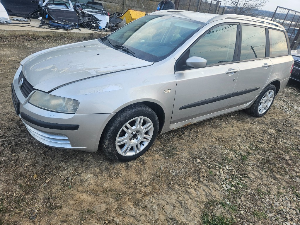 Dezmembrez Fiat Stilo 1.6 16v din 2003 2004