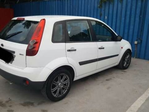 Dezmembrez Ford fiesta 1.3 i 2003