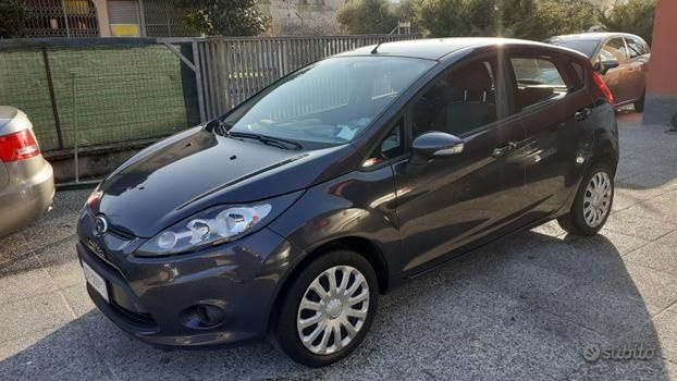 Dezmembrez Ford Fiesta 1.4 benzina 2010
