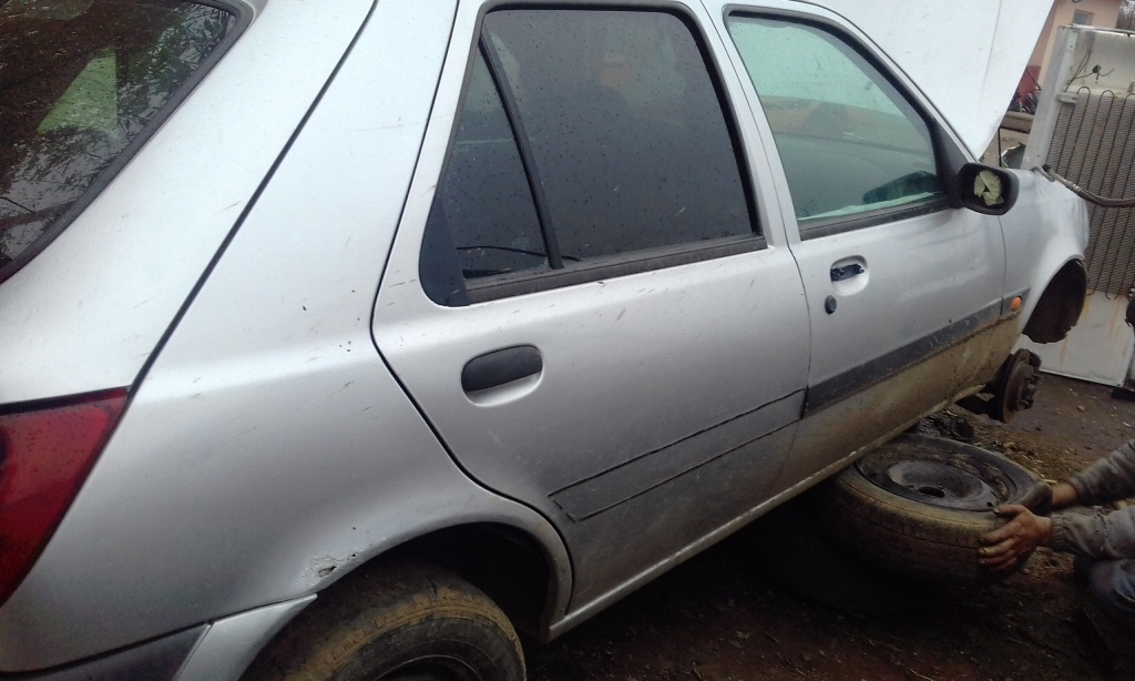 Dezmembrez Ford Fiesta 2002 hatchback 1.8 tdi