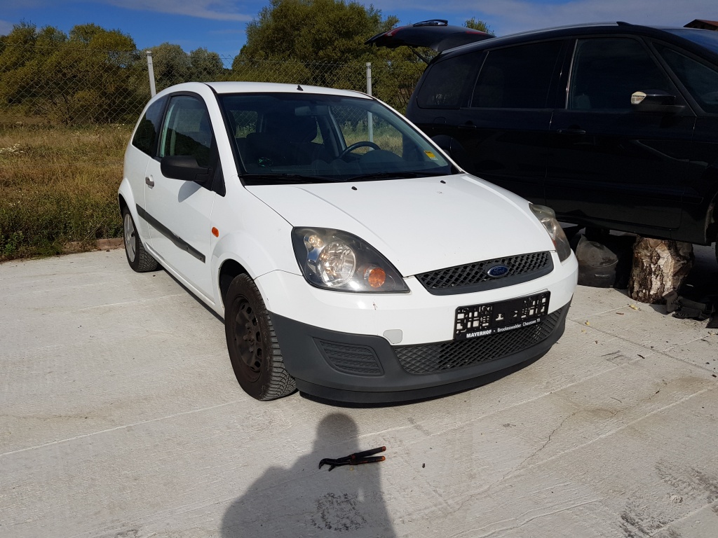 Dezmembrez Ford Fiesta 2007 1,3benzina