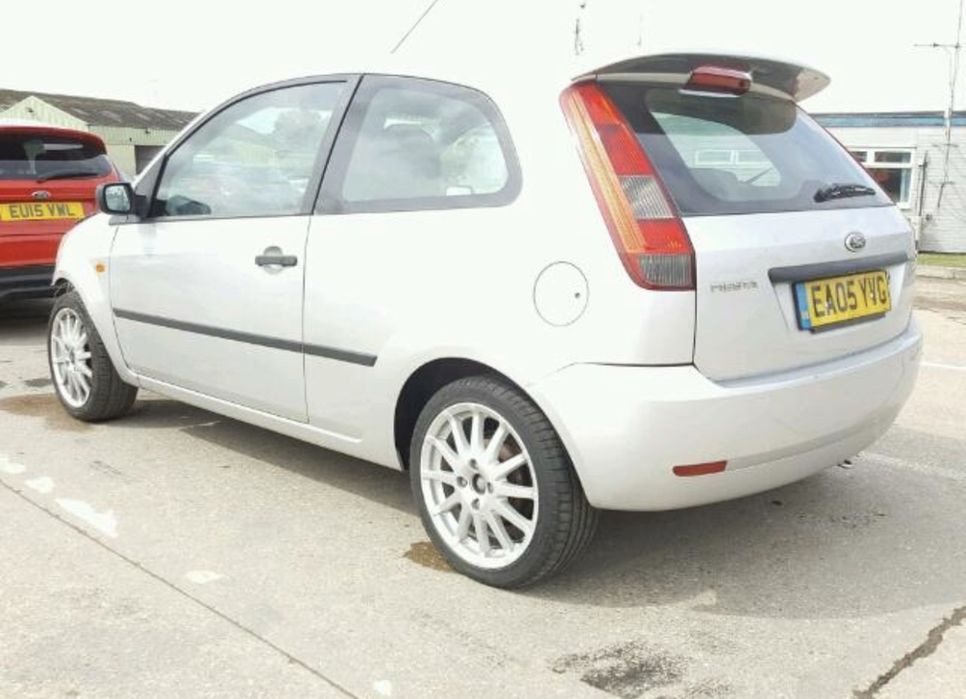 Dezmembrez Ford Fiesta Coupe 2005 1.6 be