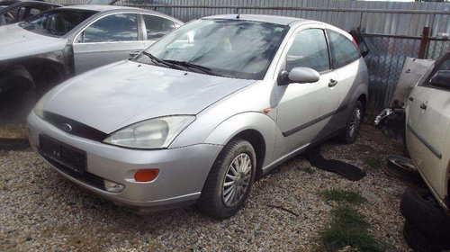 Dezmembrez Ford Focus 1 hatchback 3 usi 