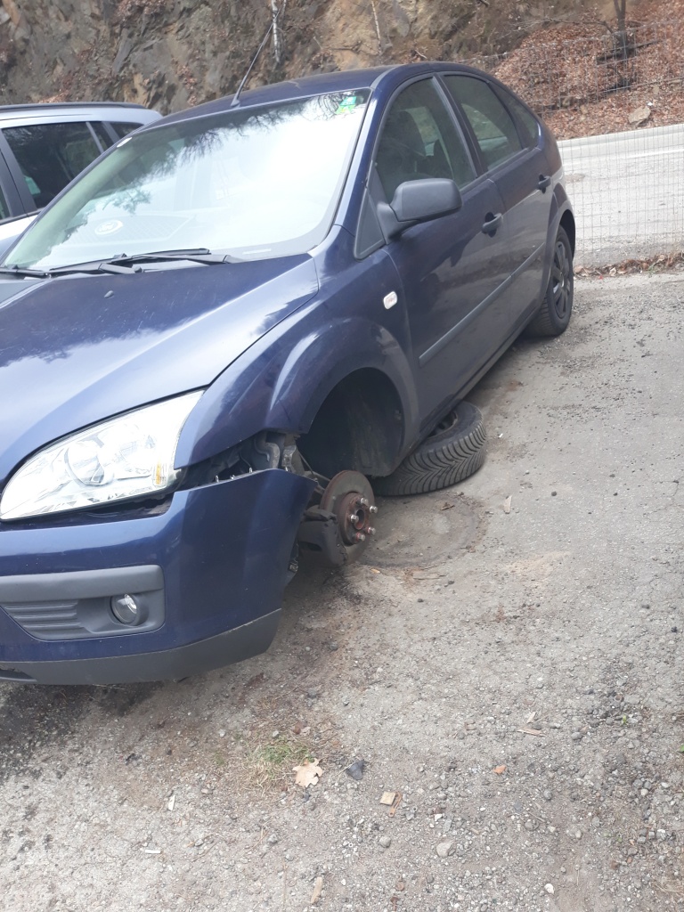 Dezmembrez Ford Focus 2005 Hatchback 1.6