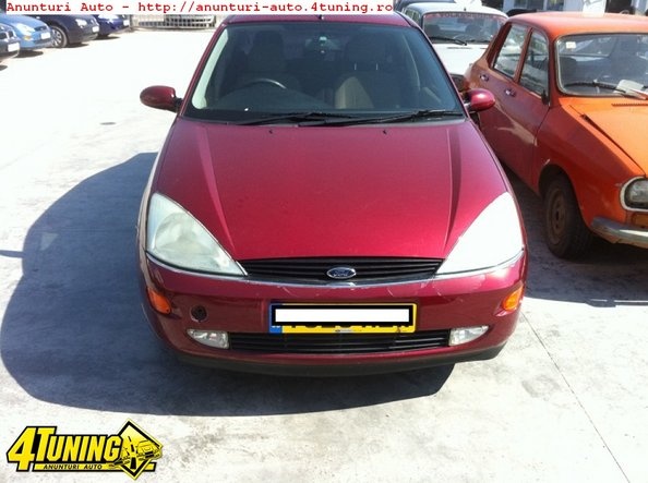 Dezmembrez Ford Focus Limuzina 2 0i Ghia