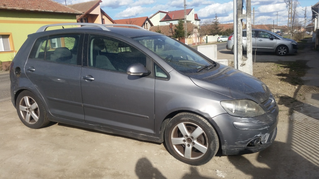 Dezmembrez Golf 5 Plus an 2008 2.0 TDI motor BMM 140 CP