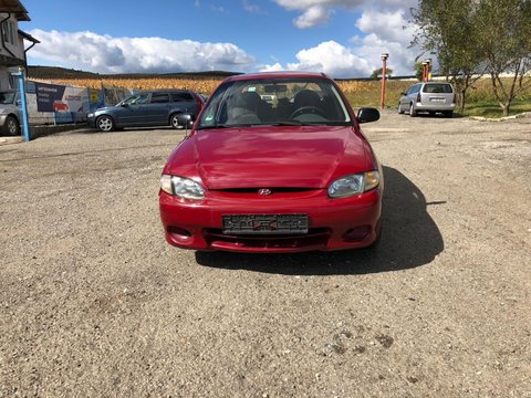 Dezmembrez Hyundai Accent 1998