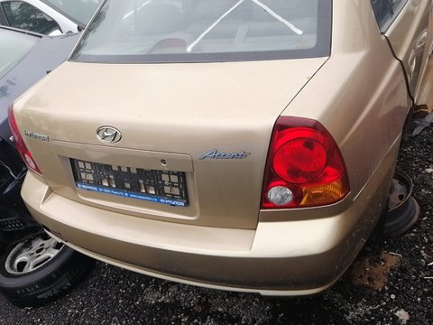 Dezmembrez Hyundai Accent 2003