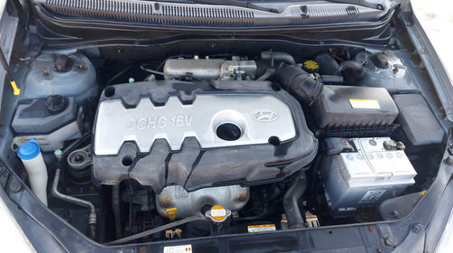 Dezmembrez Hyundai Accent motor 1.4 benz