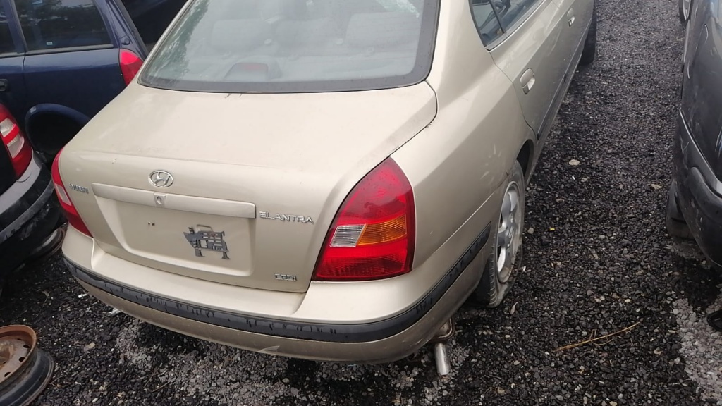 Dezmembrez Hyundai Elantra 2003