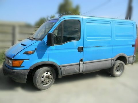 Dezmembrez Iveco Daily 2.8 D an 2002 35C13