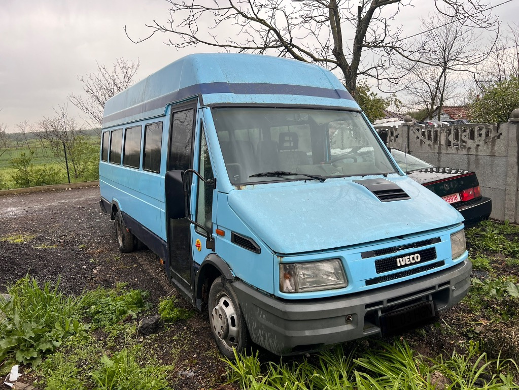Dezmembrez Iveco Daily 2.8TD