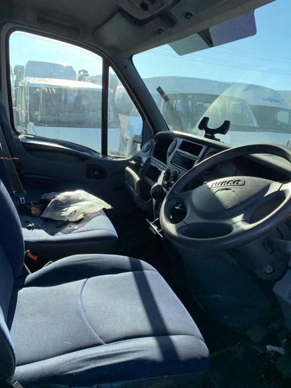 Dezmembrez Iveco Daily IV 2008 monovolum 2.3