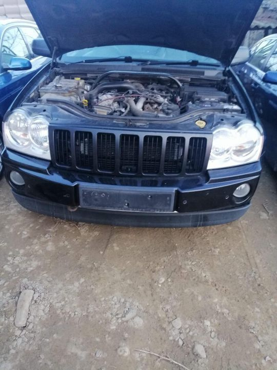 Dezmembrez Jeep Grand Cherokee motor 3.0 v6 om642 spoiler fata spate armatura fata spate portiera portiere fata usa jeep grand cherokee motor 3.0 v6 om642