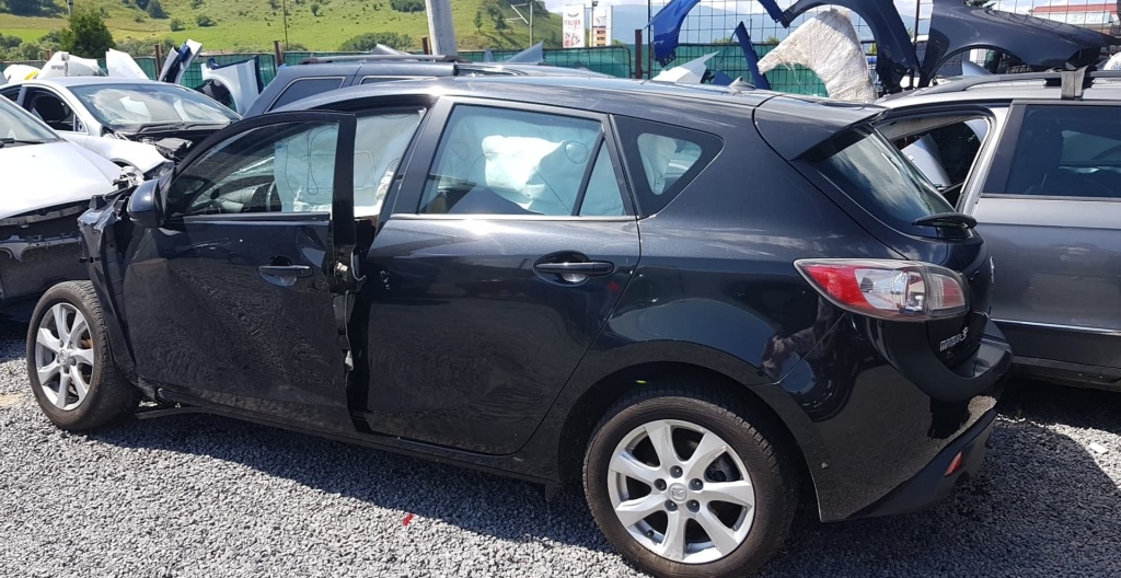 Dezmembrez mazda 3 din 2010