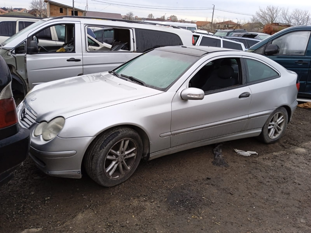 Dezmembrez Mercedes-Benz C-CLASS (W203) 2000 - 200