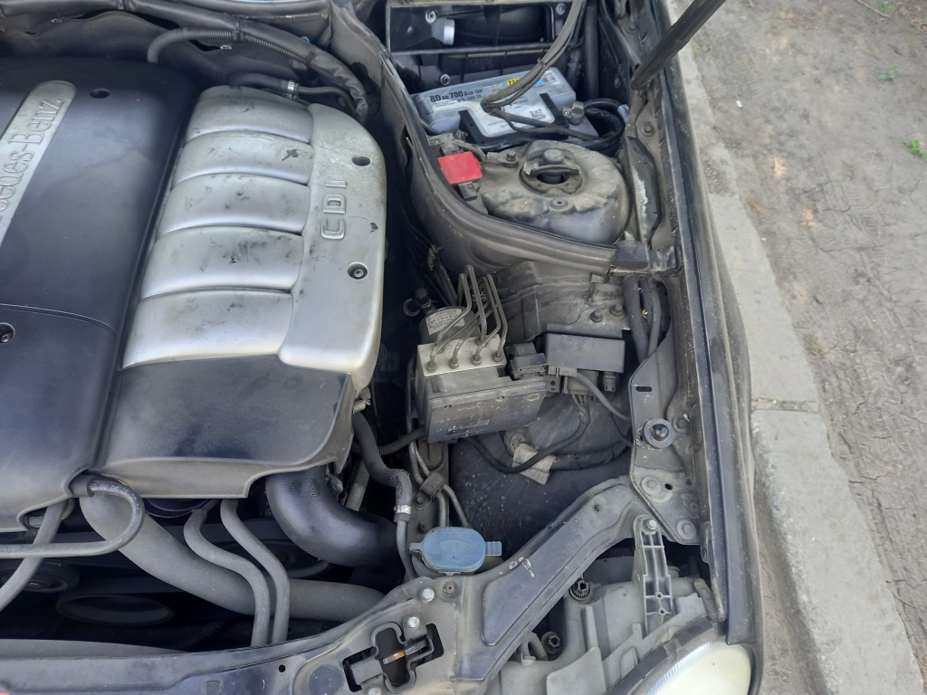 Dezmembrez Mercedes-Benz CLK W209 2002 -