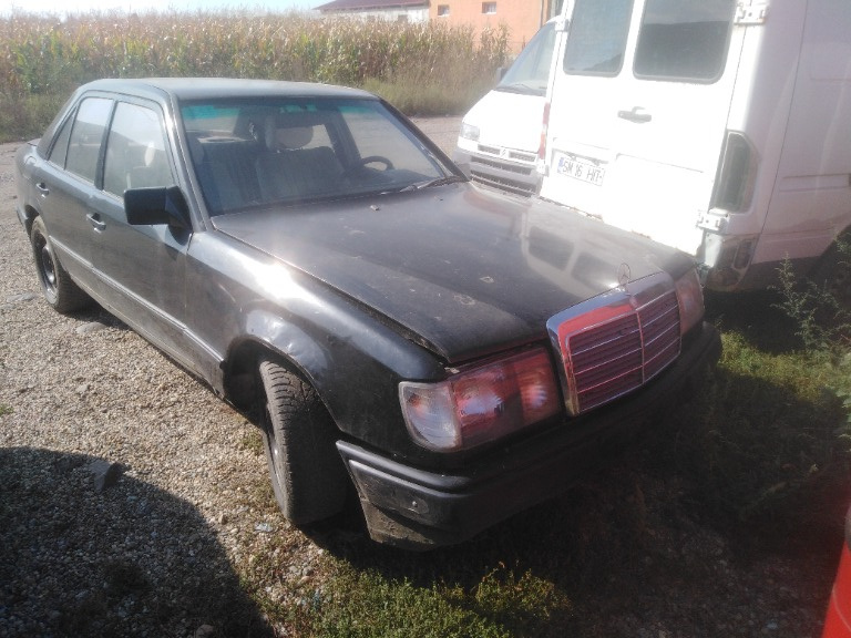 Dezmembrez Mercedes-Benz E Class W124 2.0 d